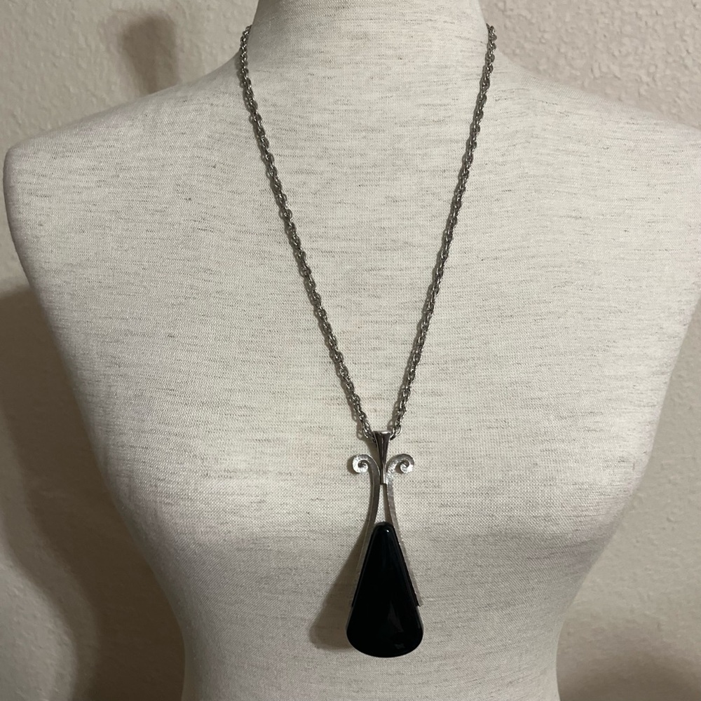 Vintage AVON Egyptian Revival Silver & Black Pendant Necklace - Picture 1 of 7
